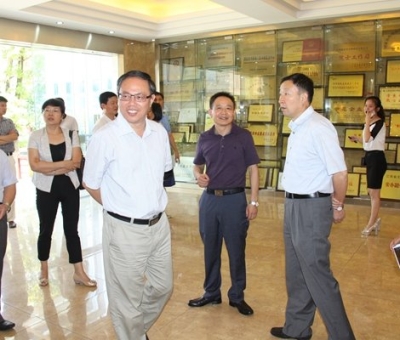 江西省委統(tǒng)戰(zhàn)部副部長、省民宗局局長張勇蒞臨仙客來公司調(diào)研