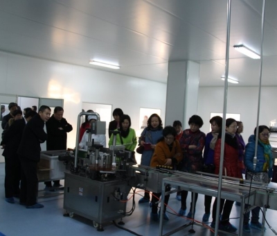 省農(nóng)業(yè)廳副廳長(zhǎng)程關(guān)懷、工會(huì)主席鄧付生一行蒞臨仙客來公司考察