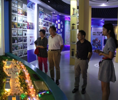 上?？茖W(xué)技術(shù)文獻(xiàn)出版社胡德仁主任蒞臨仙客來公司考察